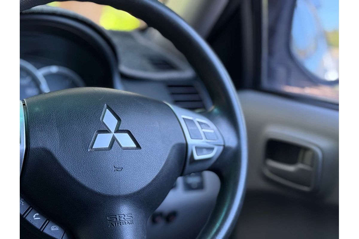 2015 Mitsubishi Triton GLX MN 4X4