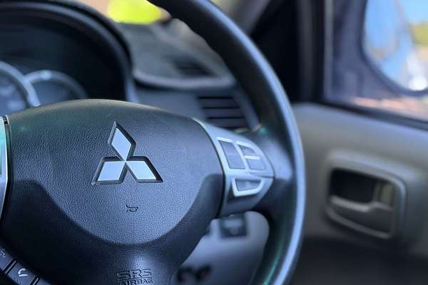 2015 Mitsubishi Triton GLX MN 4X4