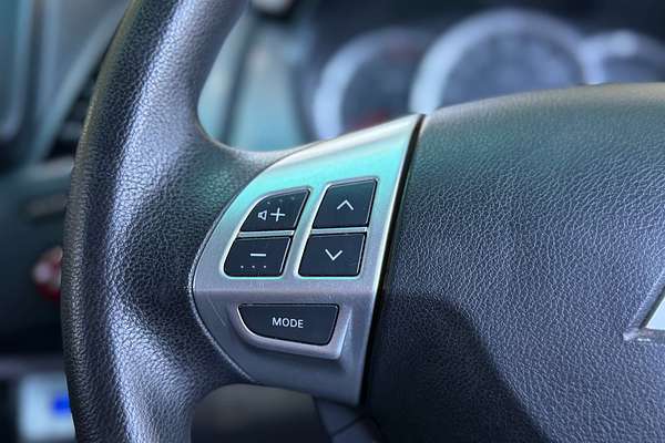 2015 Mitsubishi Triton GLX MN 4X4