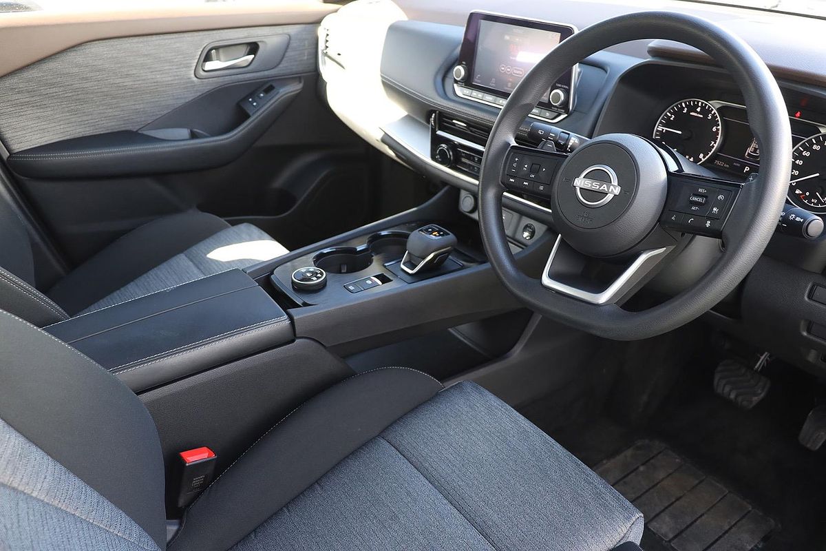 2025 Nissan X-TRAIL ST T33