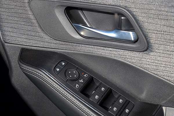 2025 Nissan X-TRAIL ST T33