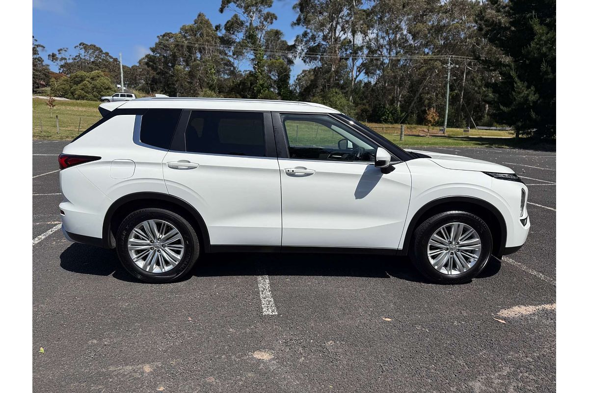 2025 Mitsubishi Outlander LS ZM