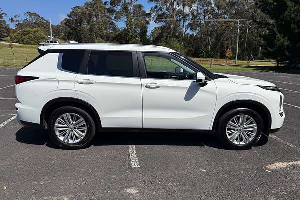 2025 Mitsubishi Outlander LS ZM