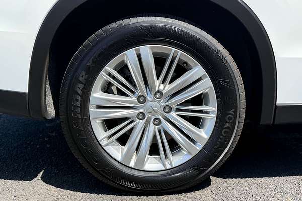 2025 Mitsubishi Outlander LS ZM