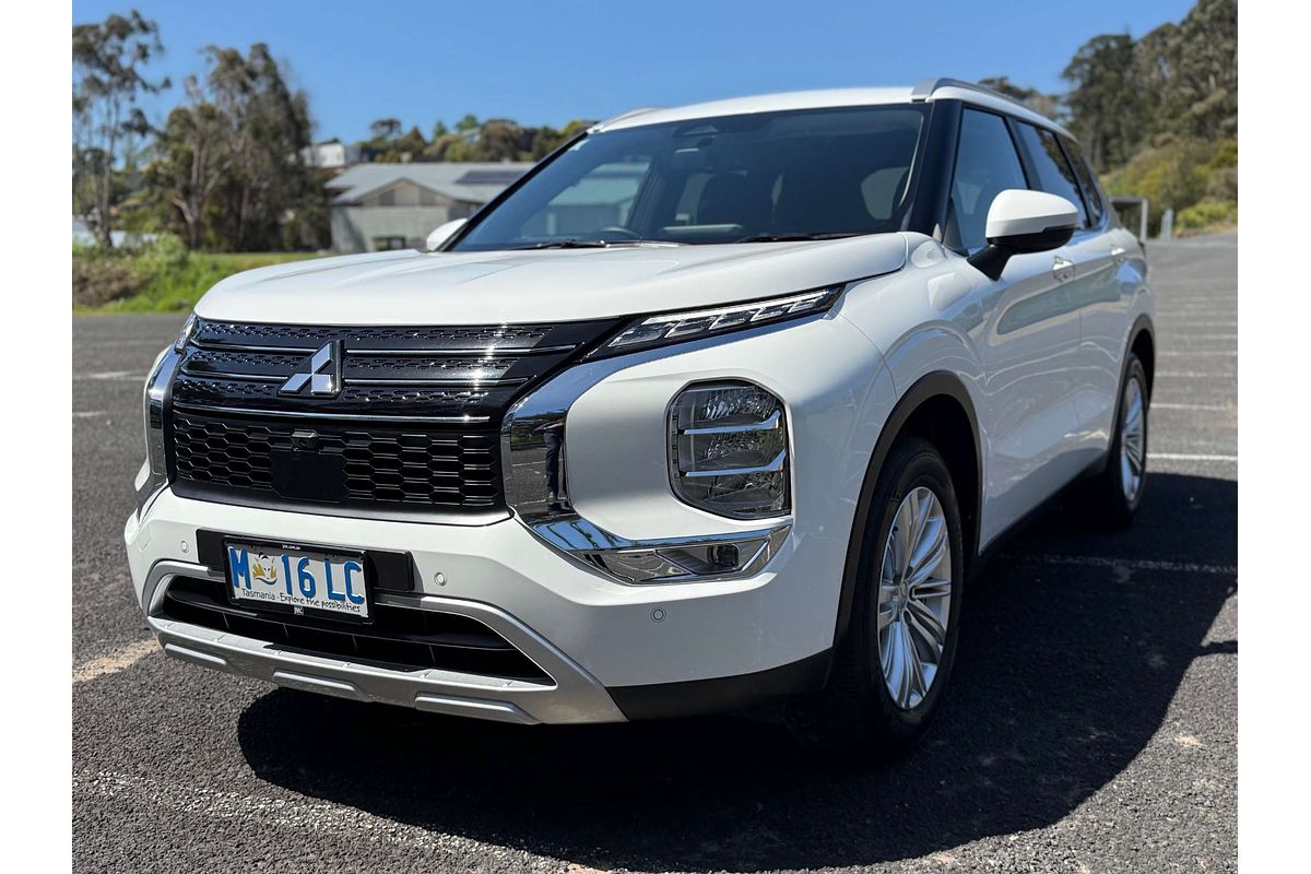 2025 Mitsubishi Outlander LS ZM