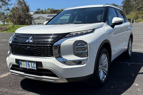 2025 Mitsubishi Outlander LS ZM