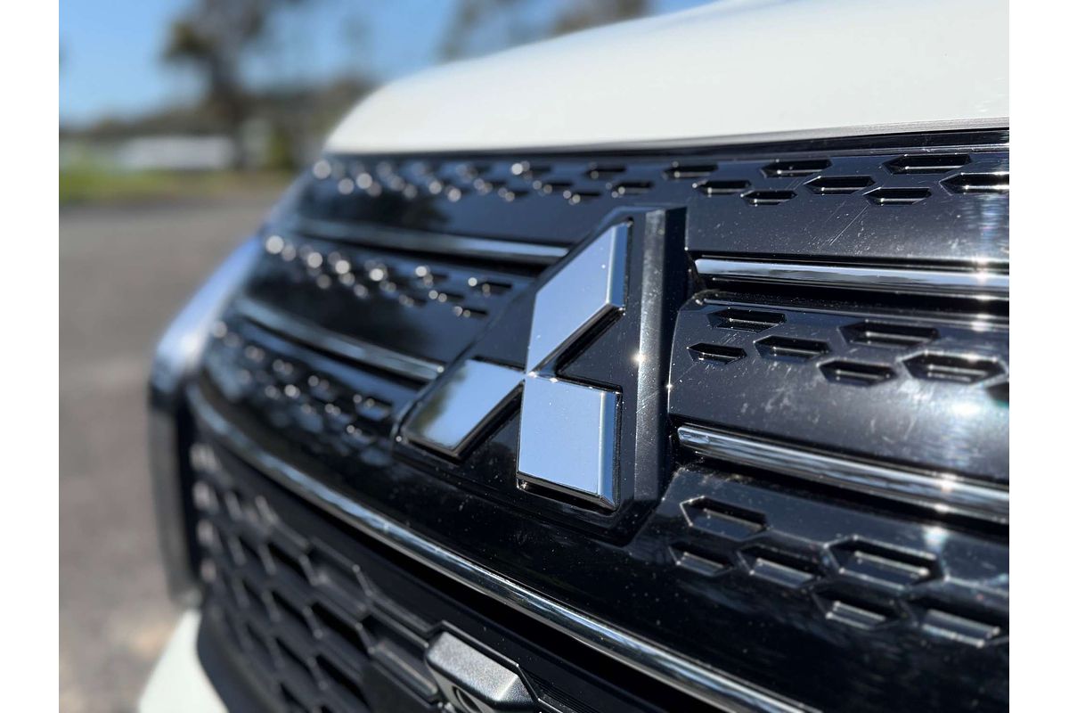 2025 Mitsubishi Outlander LS ZM