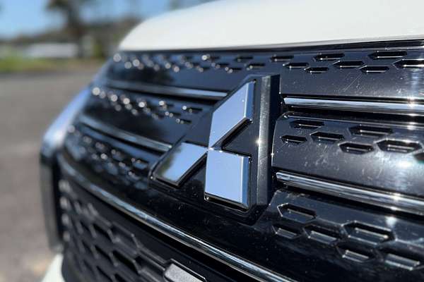 2025 Mitsubishi Outlander LS ZM