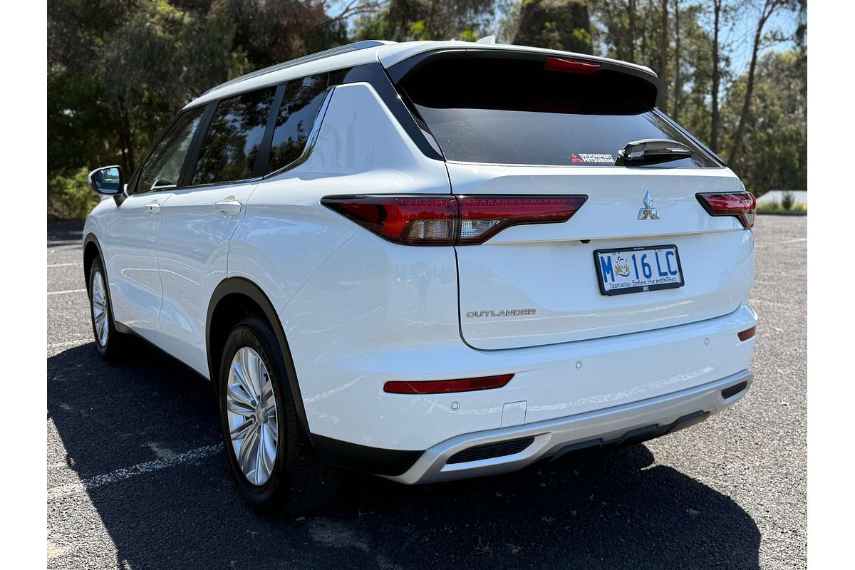 2025 Mitsubishi Outlander LS ZM