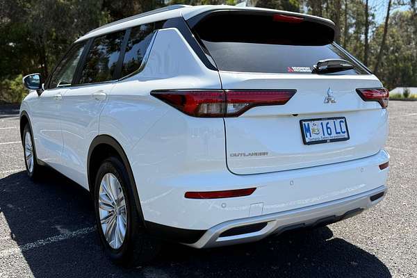 2025 Mitsubishi Outlander LS ZM