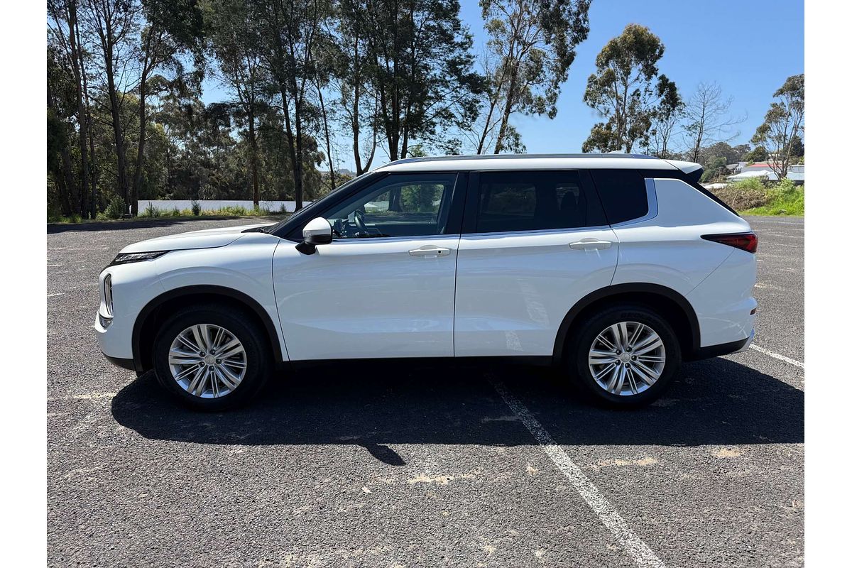2025 Mitsubishi Outlander LS ZM
