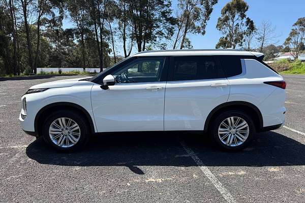 2025 Mitsubishi Outlander LS ZM