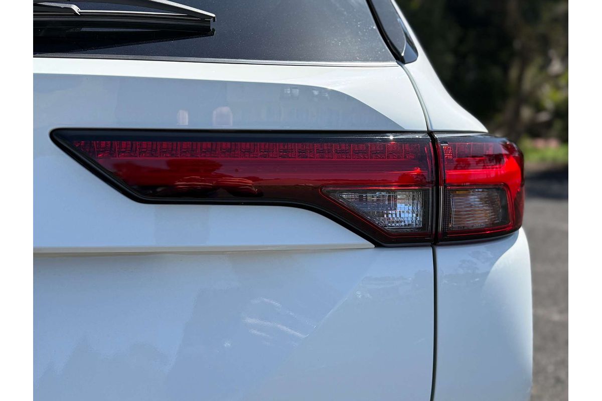 2025 Mitsubishi Outlander LS ZM