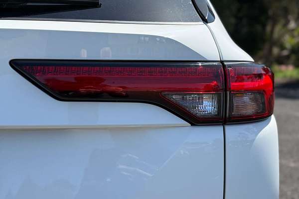 2025 Mitsubishi Outlander LS ZM