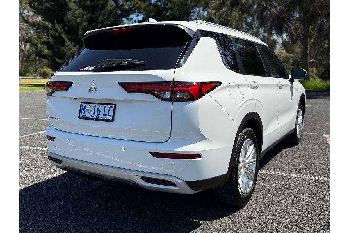 2025 Mitsubishi Outlander LS ZM