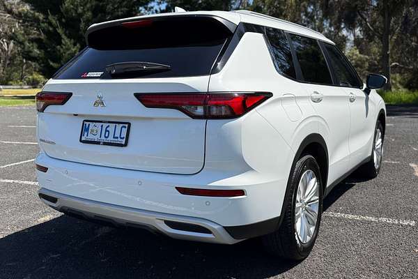 2025 Mitsubishi Outlander LS ZM