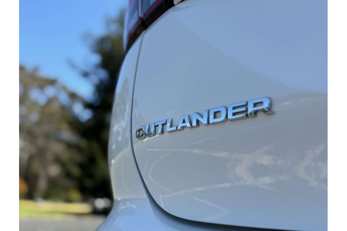 2025 Mitsubishi Outlander LS ZM