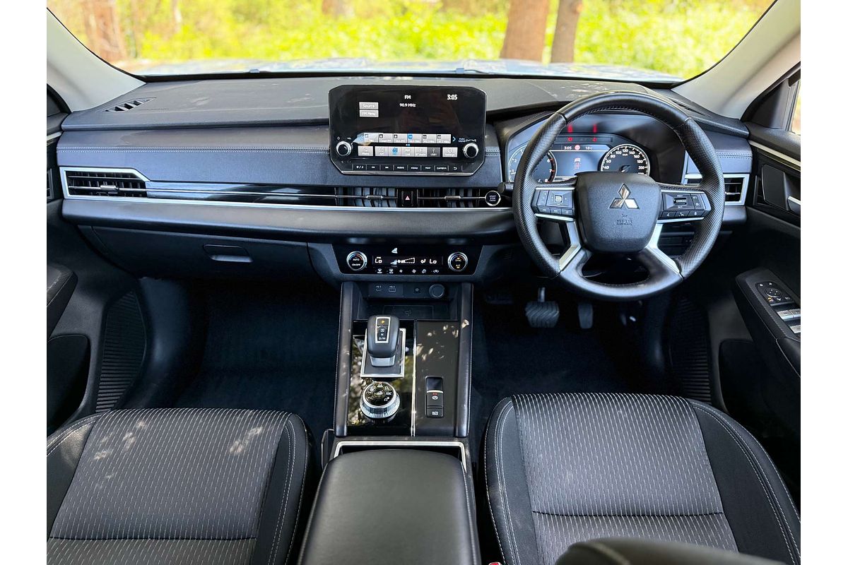 2025 Mitsubishi Outlander LS ZM