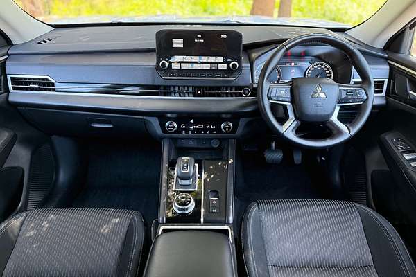 2025 Mitsubishi Outlander LS ZM