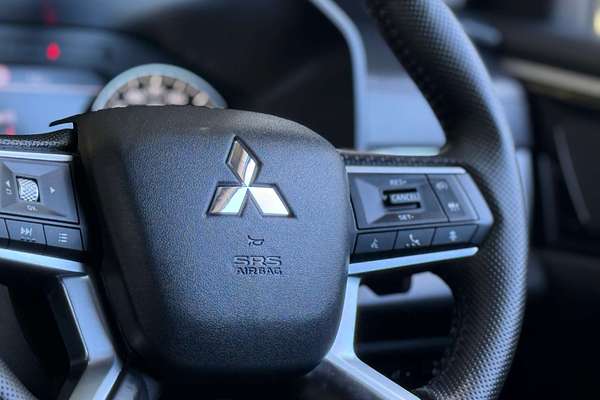 2025 Mitsubishi Outlander LS ZM