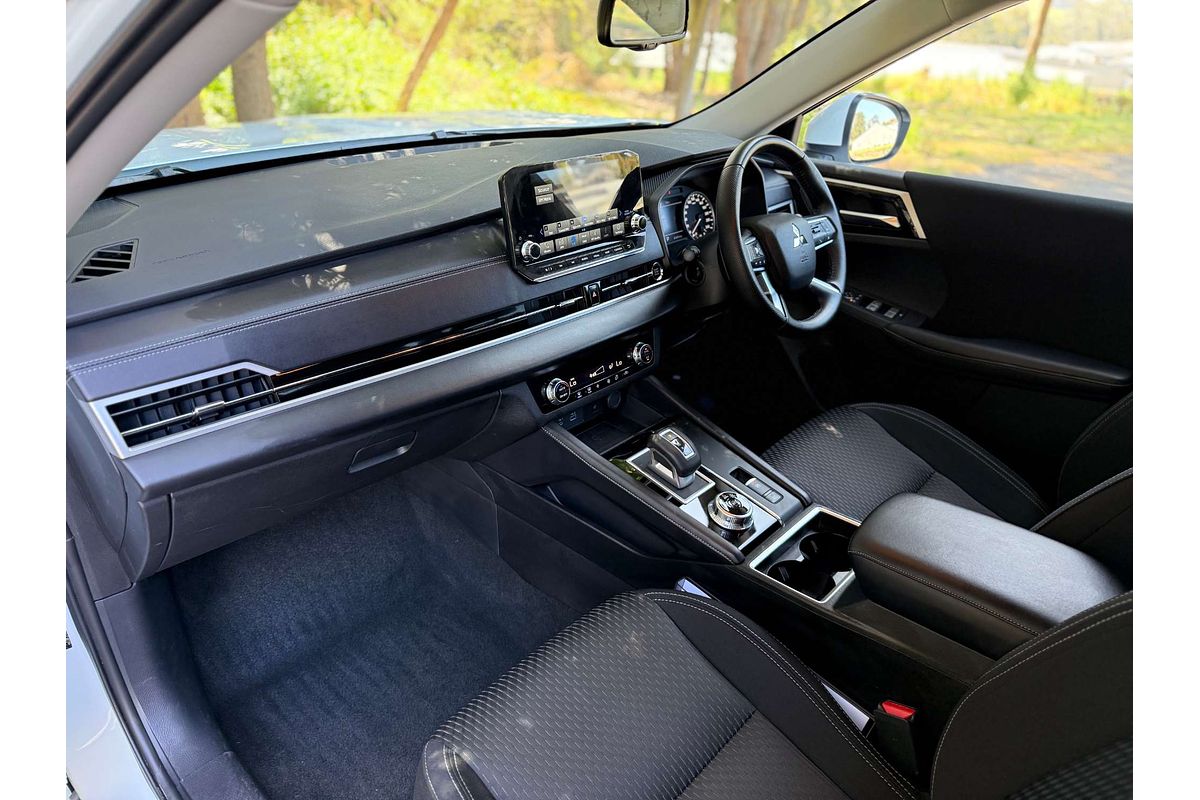 2025 Mitsubishi Outlander LS ZM