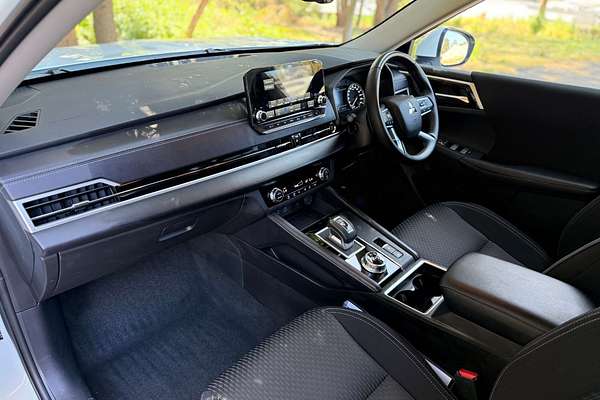 2025 Mitsubishi Outlander LS ZM