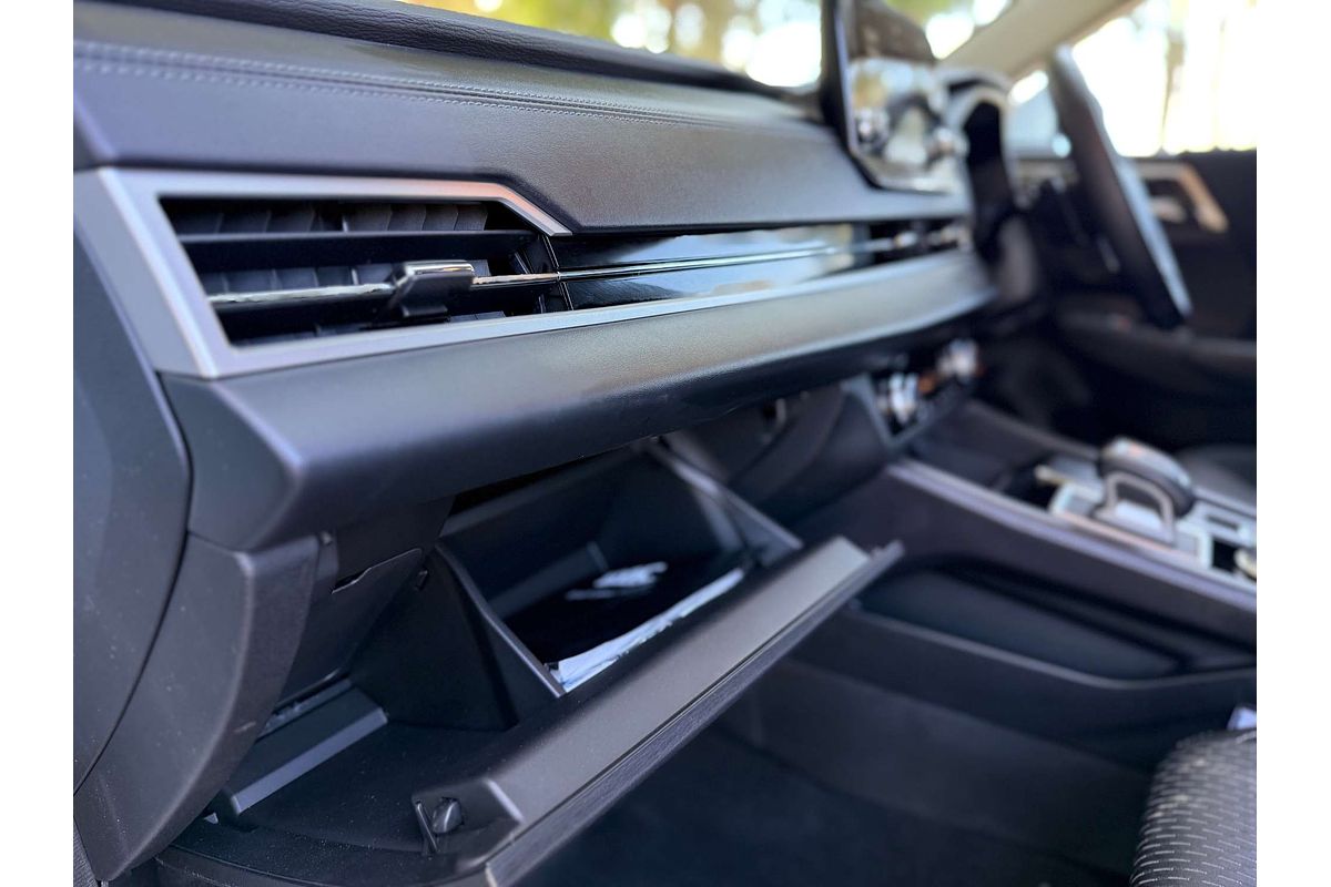 2025 Mitsubishi Outlander LS ZM