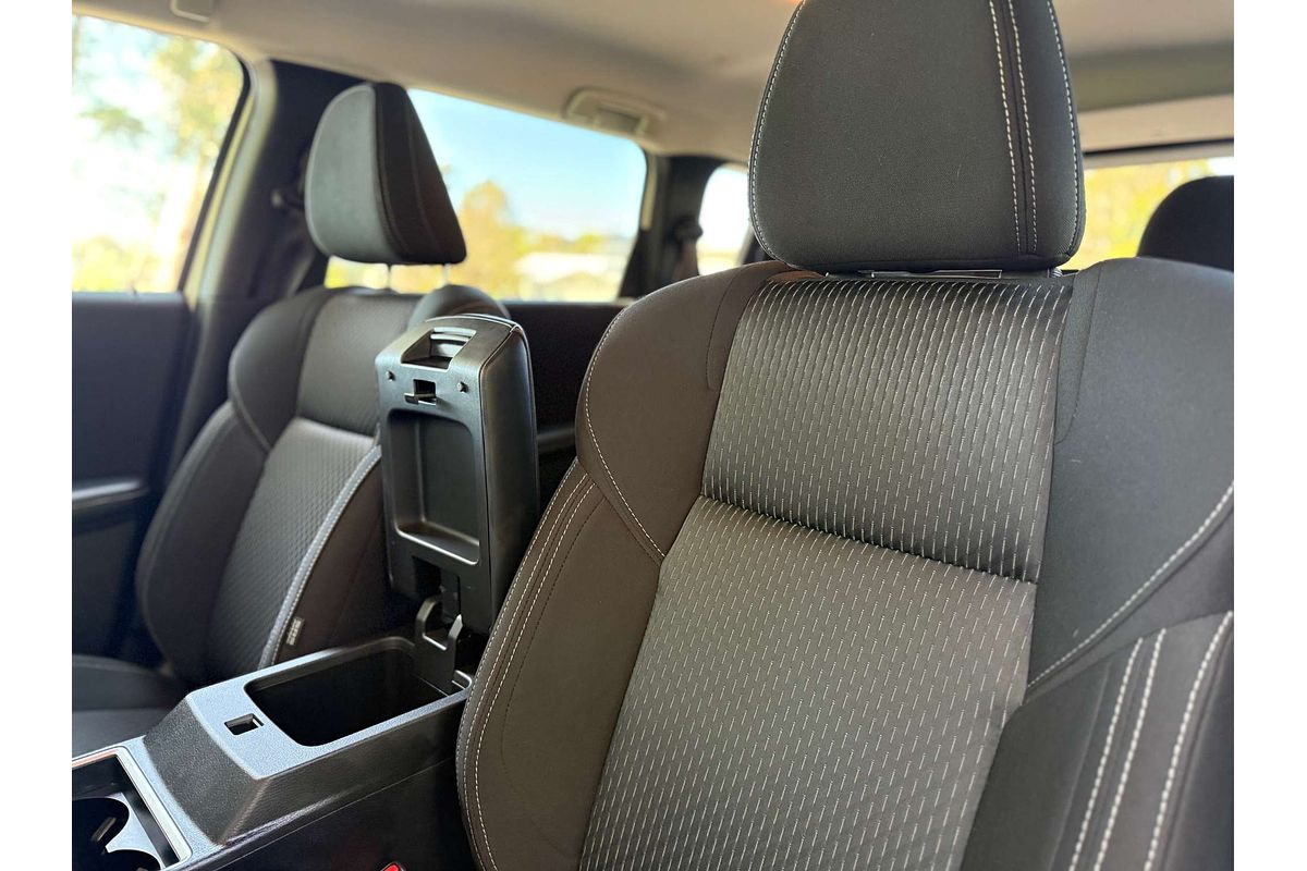 2025 Mitsubishi Outlander LS ZM