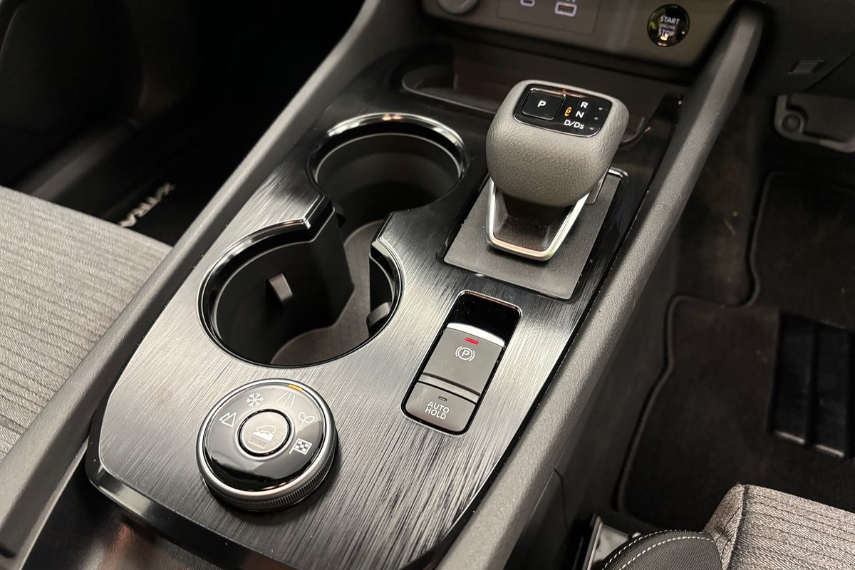 2025 Nissan X-TRAIL ST T33