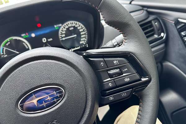 2025 Subaru Forester Hybrid Touring S6