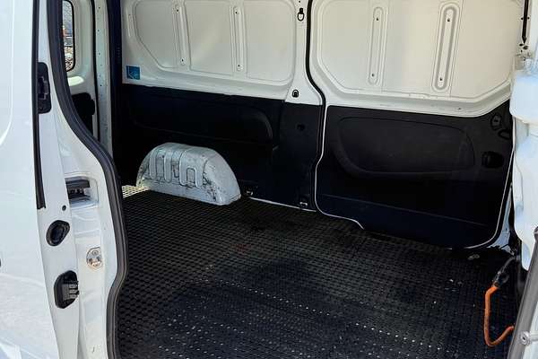 2022 Mitsubishi Express GLX+ SN LWB