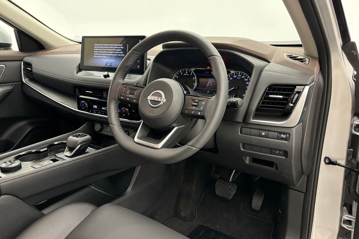 2025 Nissan X-TRAIL ST-L T33