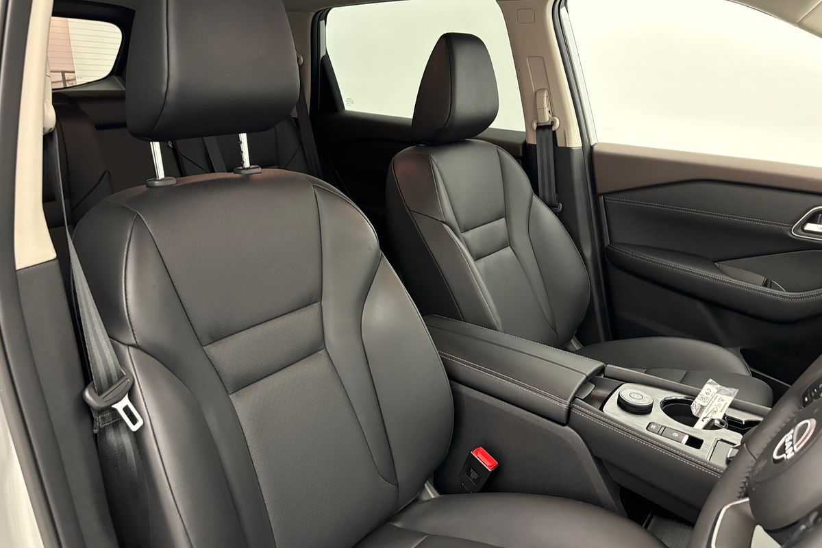 2025 Nissan X-TRAIL ST-L T33