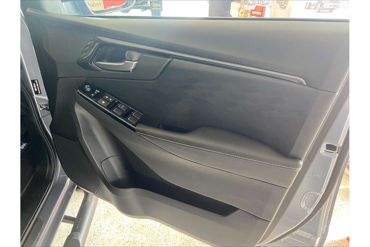 2025 Isuzu D-MAX BLADE  4X4