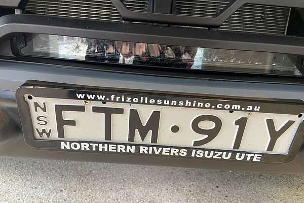 2025 Isuzu D-MAX BLADE  4X4