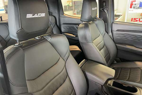 2025 Isuzu D-MAX BLADE  4X4