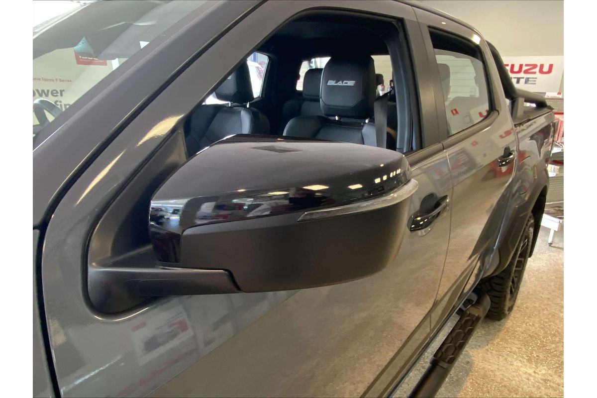 2025 Isuzu D-MAX BLADE  4X4