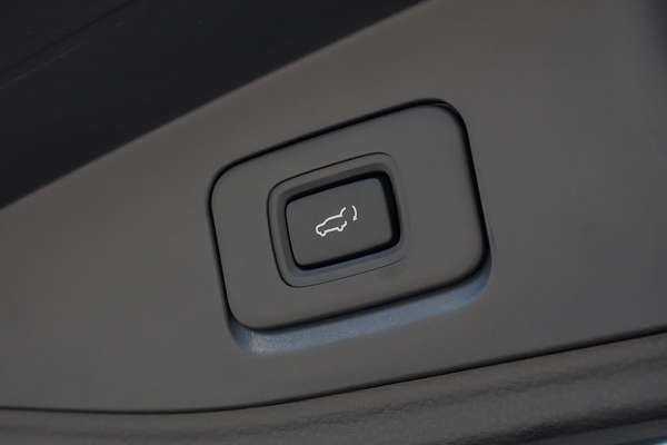 2025 Isuzu MU-X X-TERRAIN