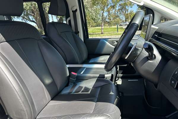 2022 Hyundai STARIA Highlander US4.V1