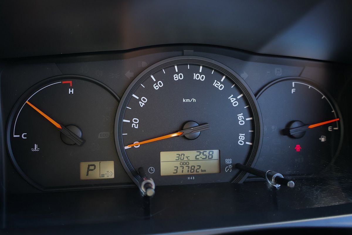 2018 Toyota Hiace Commuter KDH223R ELWB High Roof