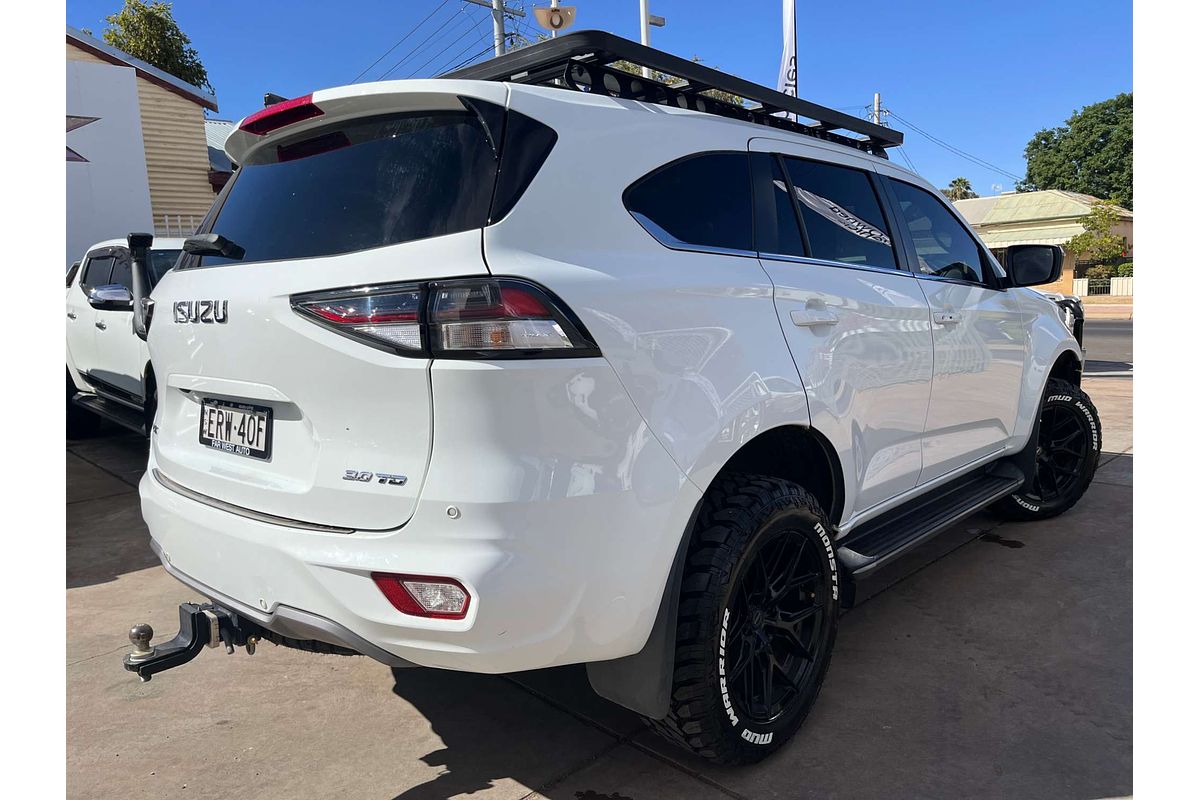 2022 Isuzu MU-X LS-T