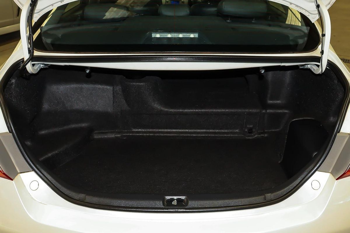 2011 Toyota Camry Hybrid Luxury AHV40R