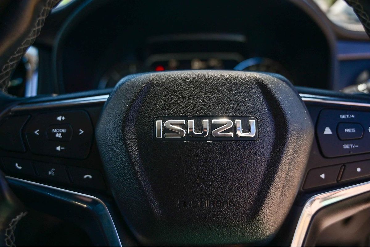 2023 Isuzu MU-X LS-T