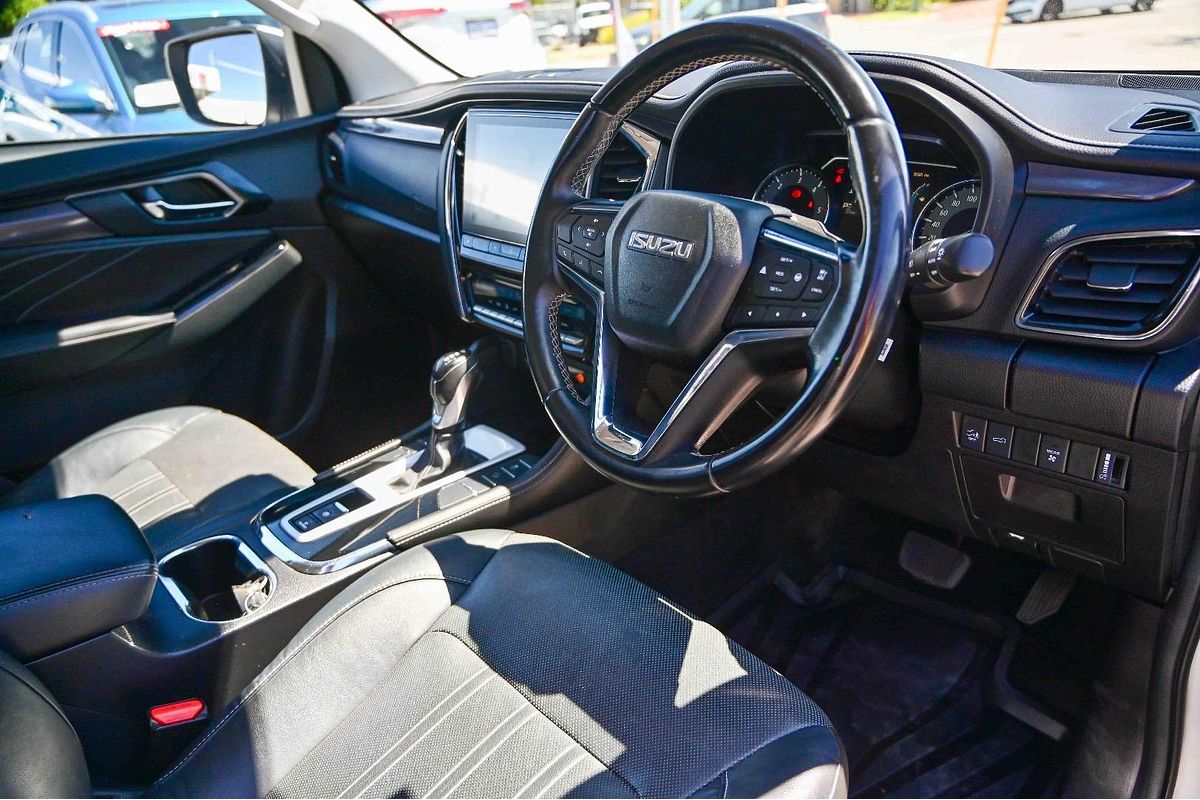 2023 Isuzu MU-X LS-T