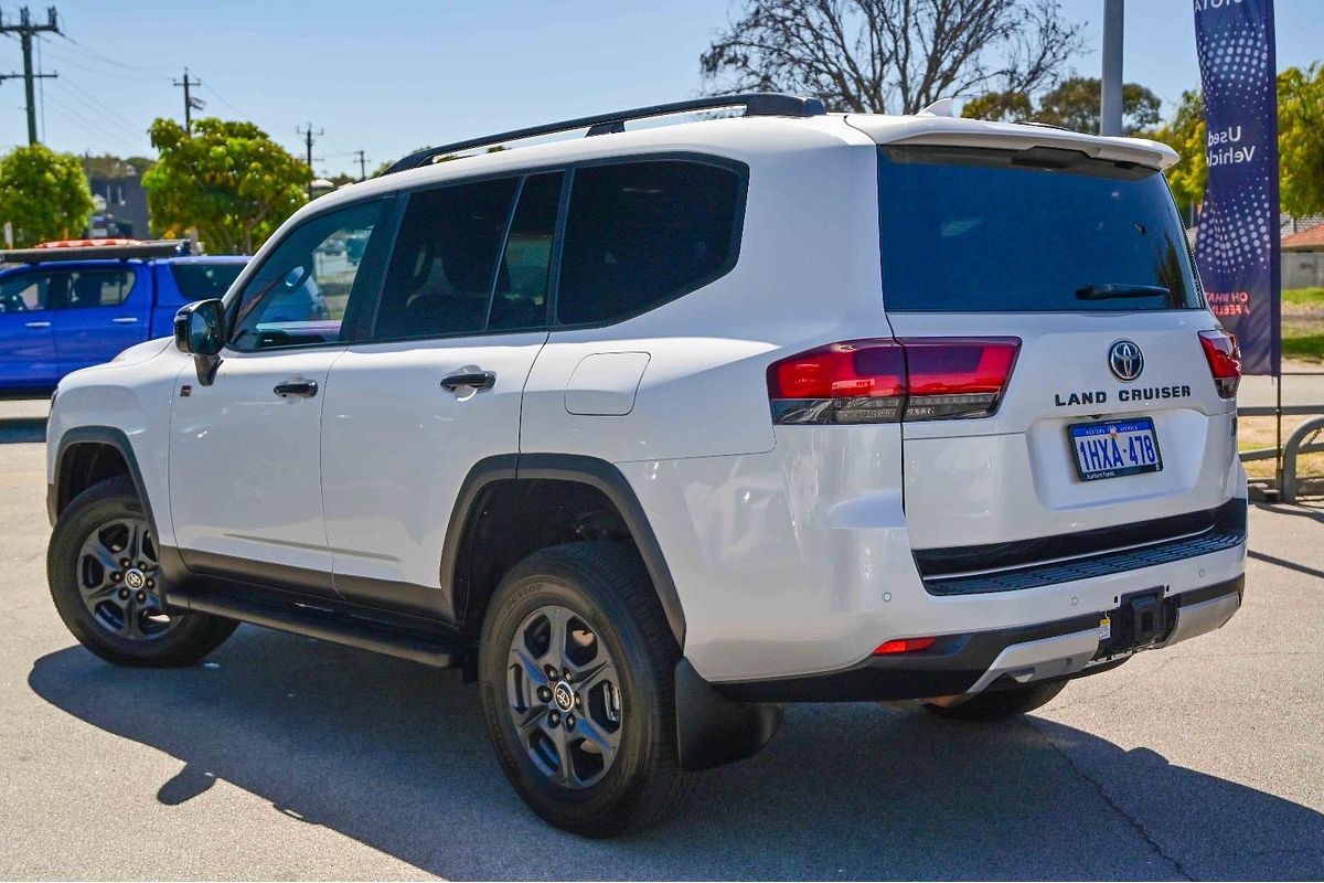 2023 Toyota Landcruiser GR Sport FJA300R