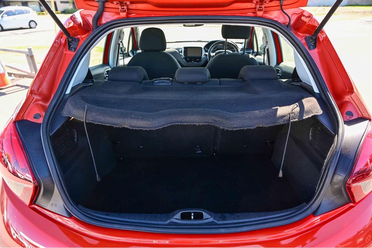 2015 Peugeot 208 Allure A9