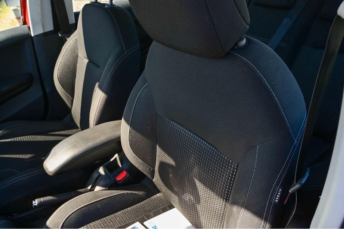 2015 Peugeot 208 Allure A9