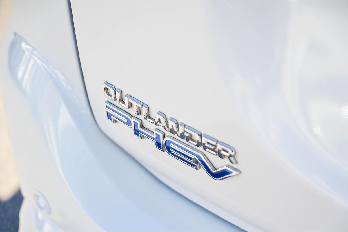 2017 Mitsubishi Outlander PHEV LS ZK