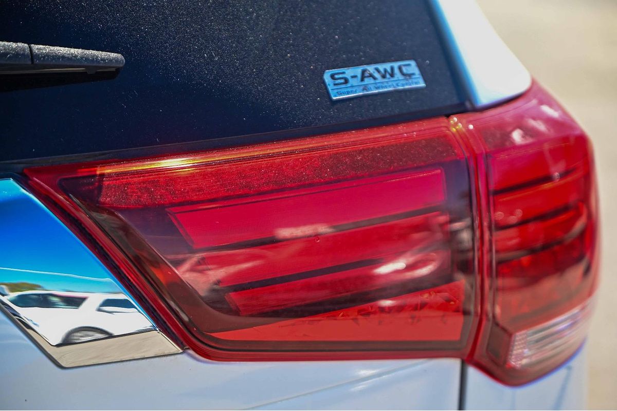 2017 Mitsubishi Outlander PHEV LS ZK