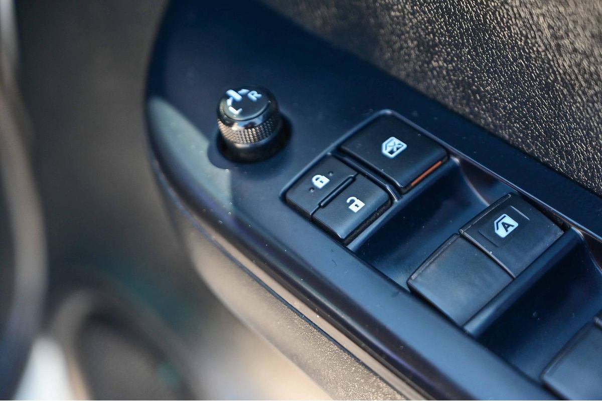 2018 Toyota Hilux SR GUN126R 4X4